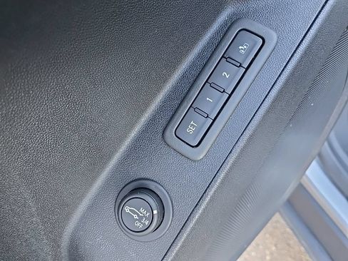 Certified 2023 Chevrolet Equinox Premier FWD image 13