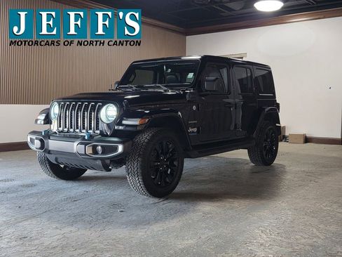 Used 2022 Jeep Wrangler Unlimited Sahara w/ Dual Top Group AWD/4WD image 1
