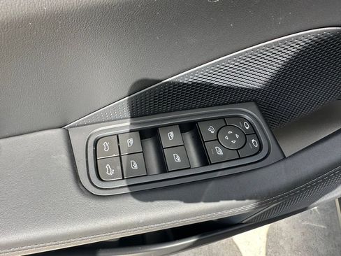 Used 2026 Porsche Macan Electric RWD image 21
