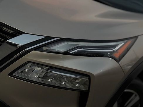 Used 2021 Nissan Rogue Platinum image 11