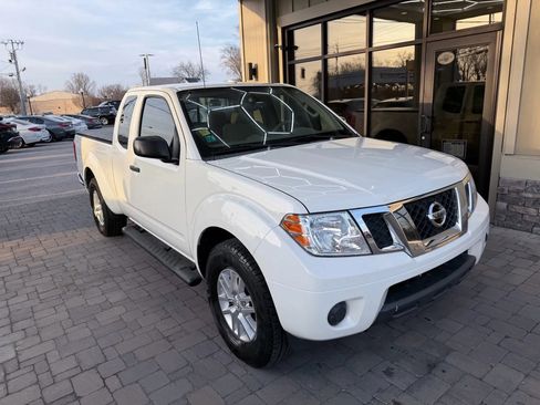 Used 2017 Nissan Frontier SV image 8