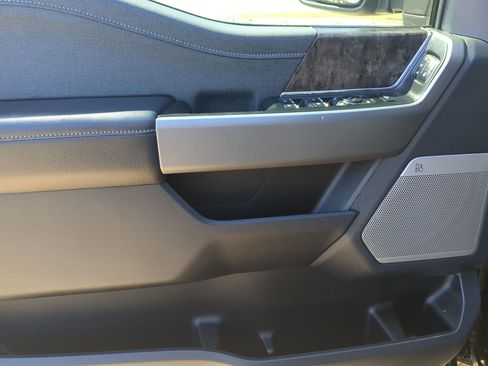 Used 2025 Ford F350 Lariat w/ Black Appearance Package image 11