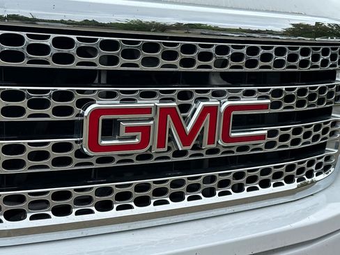 Used 2011 GMC Sierra 2500 Denali w/ Suspension Package, Off-Road image 21