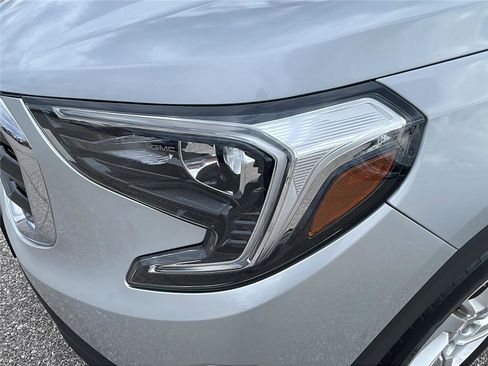Used 2019 GMC Terrain SLE w/ Driver Convenience Package image 9