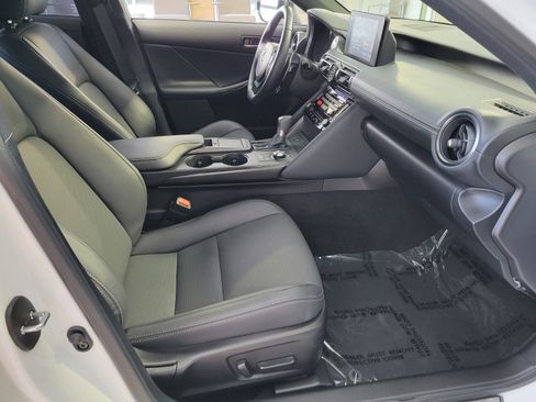 Certified 2025 Lexus IS 300 F Sport image 17