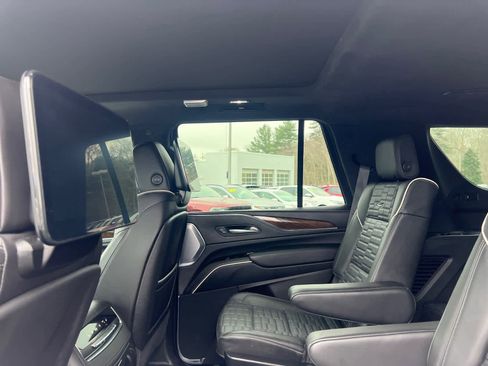 Used 2024 Cadillac Escalade Sport Platinum w/ LPO, ONYX Package image 30