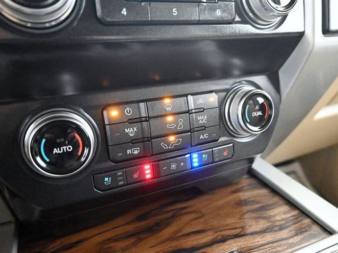 Used 2019 Ford F150 Lariat w/ Equipment Group 502A Luxury image 21