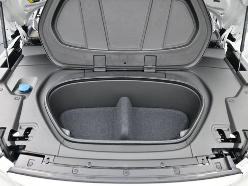 Certified 2023 Volvo XC40 Recharge Plus AWD/4WD image 13