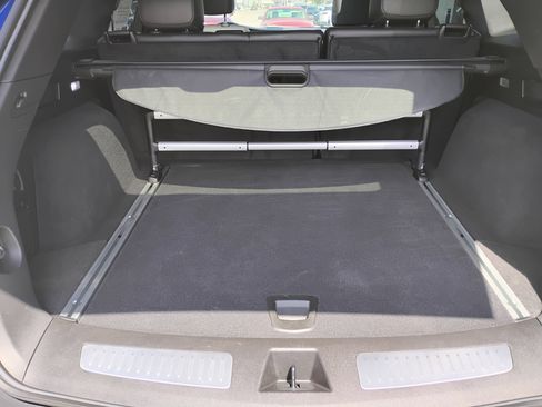 Used 2025 Cadillac XT5 Premium Luxury image 10