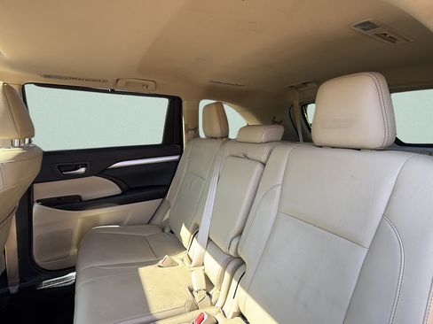 Used 2017 Toyota Highlander XLE AWD/4WD image 27