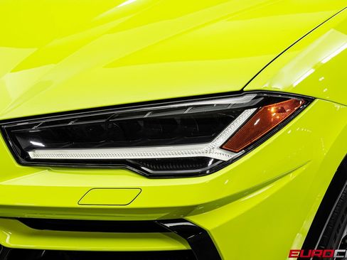 Used 2022 Lamborghini Urus *HIGH GLOSS BLACK STYLE PACKAG image 10