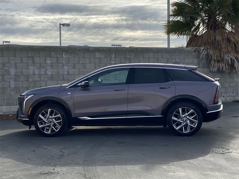 New 2026 Cadillac Optiq Luxury 1 image 16