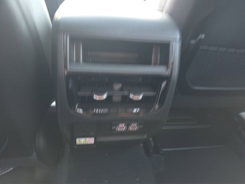 New 2025 Jeep Grand Cherokee Altitude image 15