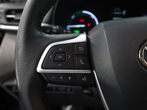 Used 2023 Toyota Sienna XLE FWD image 26