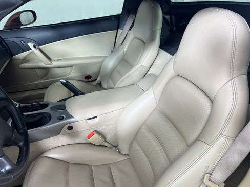 Used 2005 Chevrolet Corvette Coupe w/ Preferred Equipment Group image 16