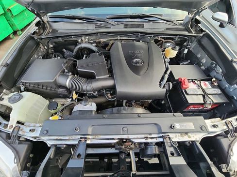 Used 2016 Toyota Tacoma SR5 image 12