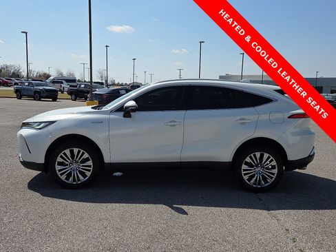 Used 2021 Toyota Venza XLE w/ Softex Package image 3
