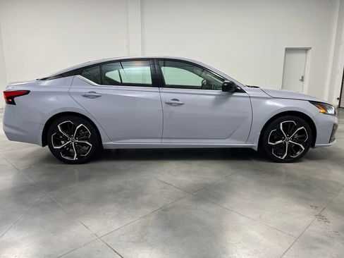 Used 2024 Nissan Altima 2.5 SR image 8