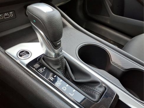 Used 2025 Nissan Altima 2.5 SV FWD image 17