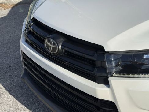 Used 2019 Toyota Highlander SE AWD/4WD image 6