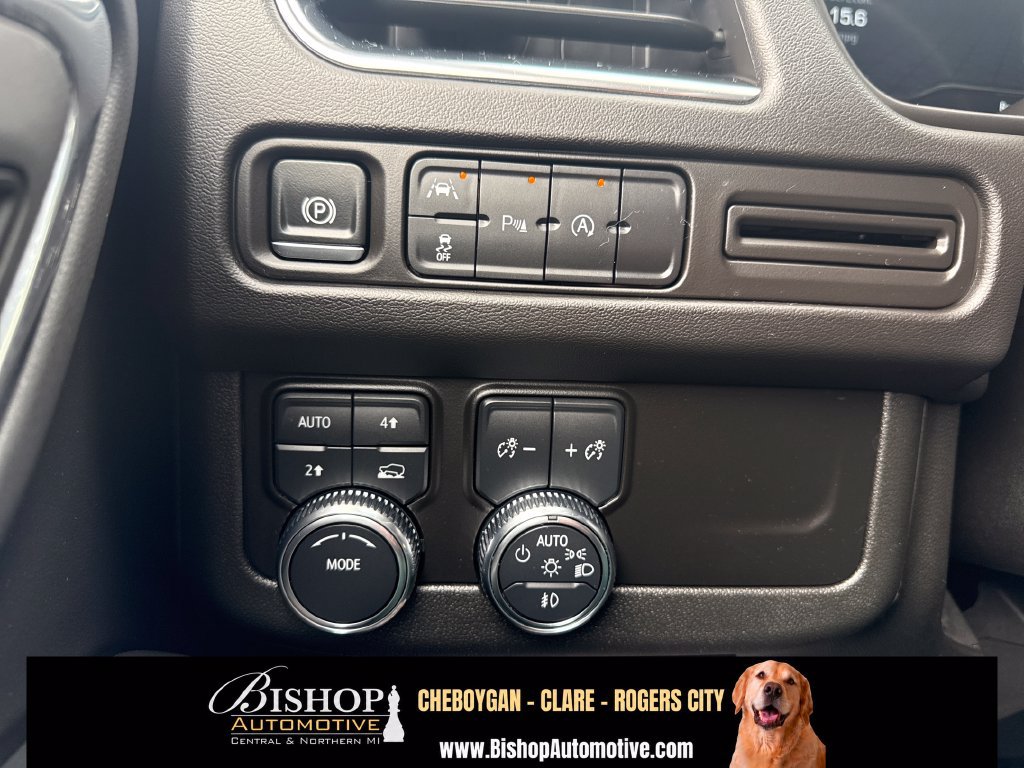 Used 2024 GMC Yukon XL SLT AWD/4WD image 24