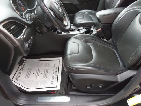 Used 2019 Jeep Cherokee Limited image 23