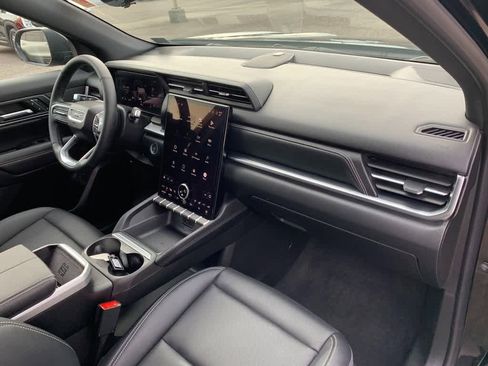 Used 2025 GMC Terrain Elevation w/ Elevation Premium Package image 12