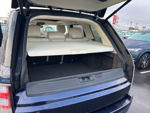 Used 2017 Land Rover Range Rover HSE image 28