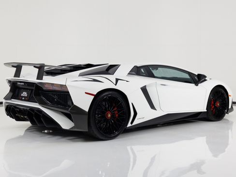Used 2016 Lamborghini Aventador LP 750-4 Superveloce AWD/4WD image 3