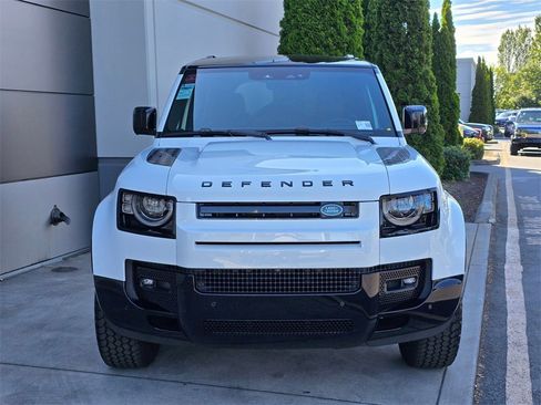 New 2025 Land Rover Defender 90 X-Dynamic SE image 3