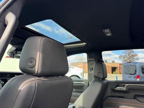 Used 2022 GMC Sierra 1500 AT4 w/ AT4 Premium Package image 11