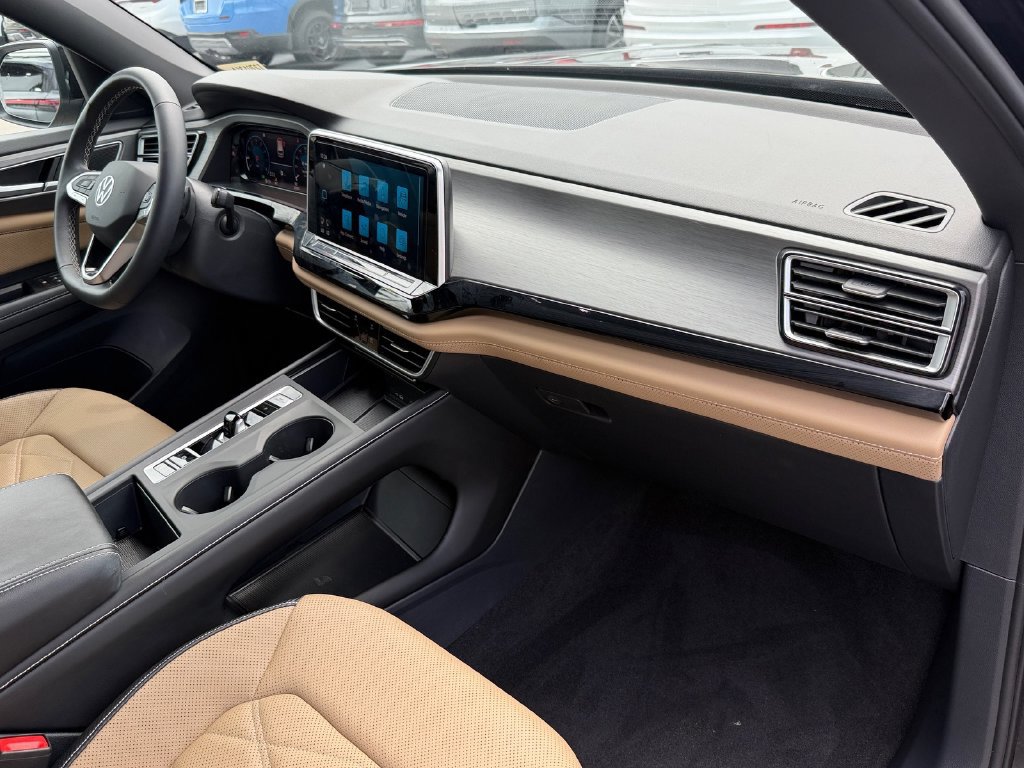 Used 2024 Volkswagen Atlas Cross Sport SE FWD image 17
