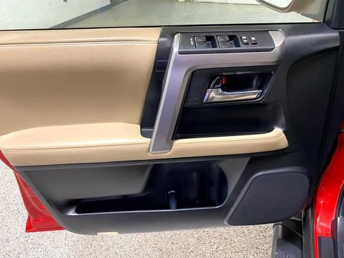 Used 2017 Toyota 4Runner SR5 image 10