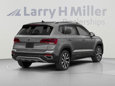 Used 2024 Volkswagen Taos SE AWD/4WD image 2