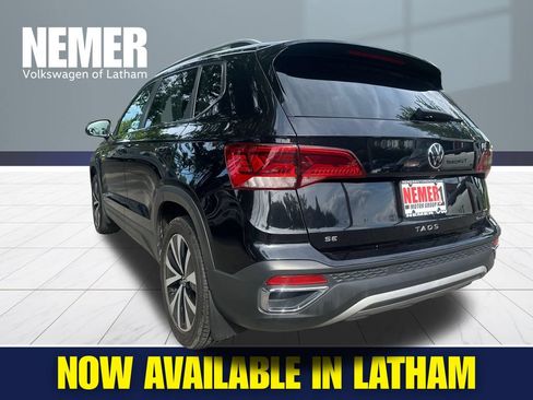 Used 2022 Volkswagen Taos SE AWD/4WD image 2