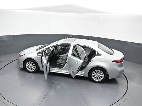 Used 2025 Toyota Corolla XLE image 43