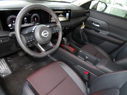 Used 2025 Nissan Kicks SR image 13