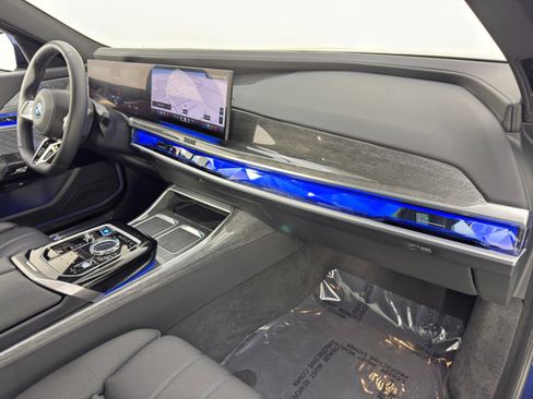 Used 2024 BMW i7 xDrive60 w/ Executive Package image 14