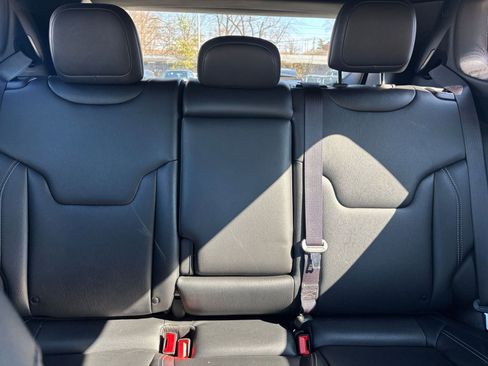 Used 2025 Jeep Compass Limited image 37