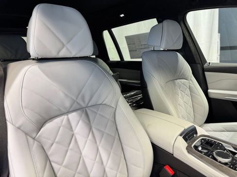 Used 2026 BMW X7 xDrive40i w/ M Sport Package AWD/4WD image 27