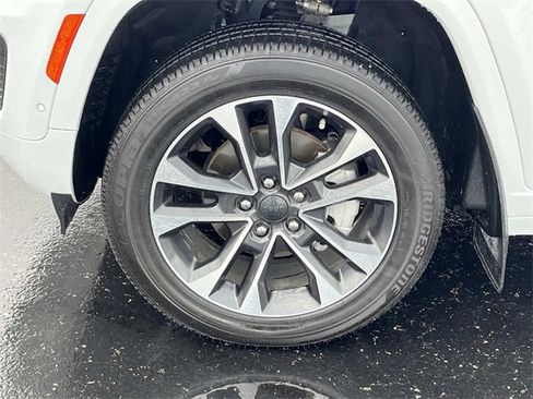 Used 2024 Jeep Grand Cherokee Overland w/ Luxury Tech Group IV image 10