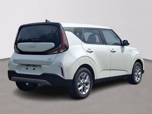Used 2025 Kia Soul LX w/ LX Technology Package FWD image 6