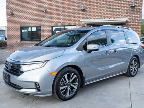 Used 2022 Honda Odyssey Touring image 1