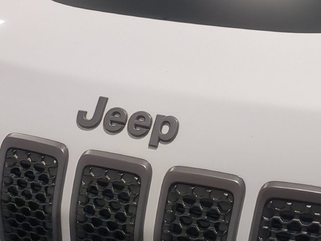 Used 2020 Jeep Cherokee Trailhawk w/ Cold Weather Group AWD/4WD image 15