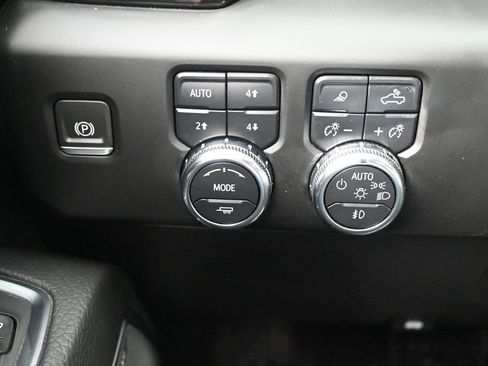 Used 2024 GMC Sierra 1500 Denali w/ Technology Package AWD/4WD image 16
