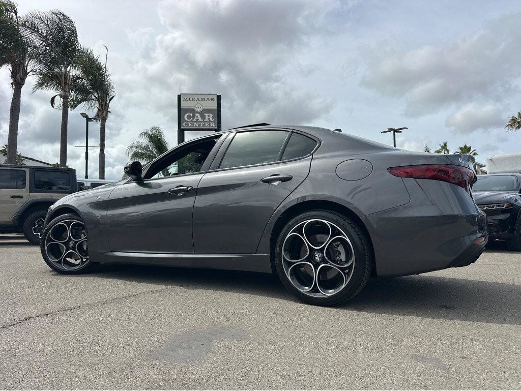 Used 2022 Alfa Romeo Giulia Ti AWD/4WD image 3