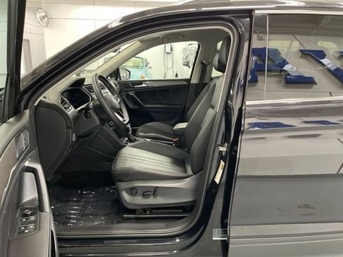 Used 2023 Volkswagen Tiguan SE FWD image 7