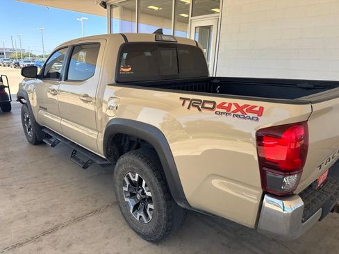 Used 2019 Toyota Tacoma TRD Off-Road AWD/4WD image 8