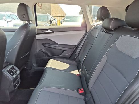 Used 2022 Volkswagen Taos SE FWD image 29