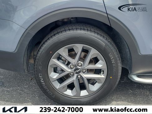 Certified 2024 Kia Telluride LX FWD image 9